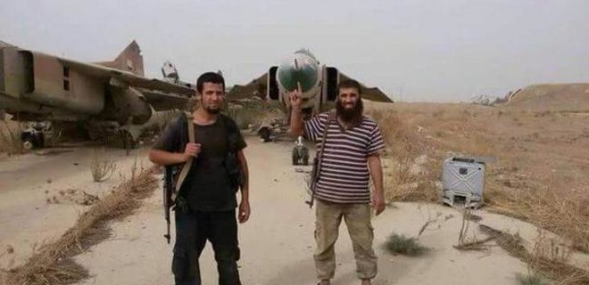 Оппозиционные Асаду исламисты захватили авиабазу: фото и видео - Фото