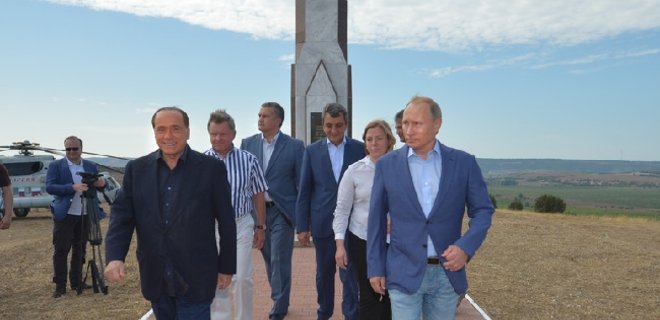 Украина осудила Путина и Берлускони за въезд в захваченный Крым - Фото