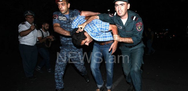 В Армении освободили задержанных под утро демонстрантов - Фото