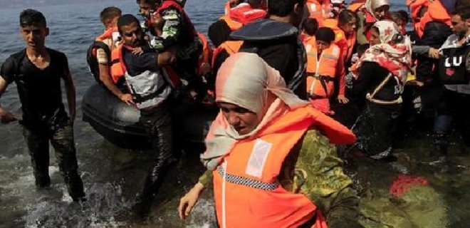 У берегов Греции перевернулась лодка с мигрантами: есть жертвы - Фото