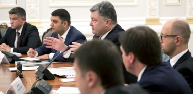 Порошенко одобрил реструктуризацию госдолга Украины - Фото