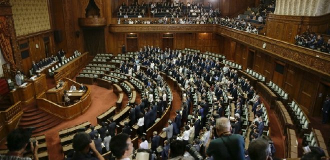 В Японии парламент позволил использовать войска за рубежом - Фото