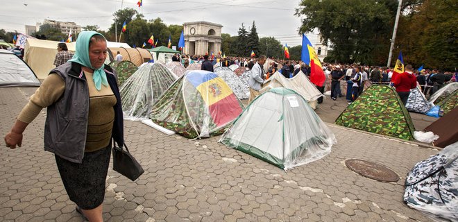 В Молдове демонстранты решили не требовать отставки президента - Фото
