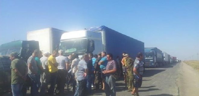 Блокирование Крыма: на въезде в АРК скопилось 240 фур - Фото