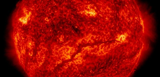 В NASA показали снимок солнечного протуберанца - Фото