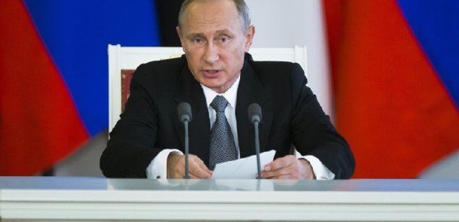 Путину принесли 500 тысяч подписей против уничтожения продуктов - Фото