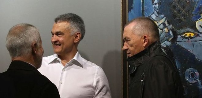 Беглый экс-соратник Януковича открыл картинную галерею в Минске - Фото