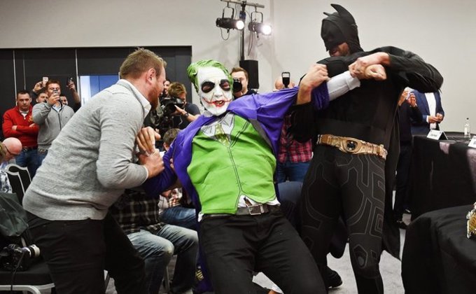 Как соперник Кличко устроил клоунаду в Лондоне: видео и фото