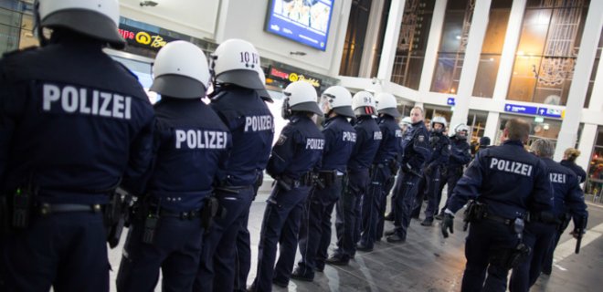 В Германии массовая драка среди беженцев, есть пострадавшие - Фото