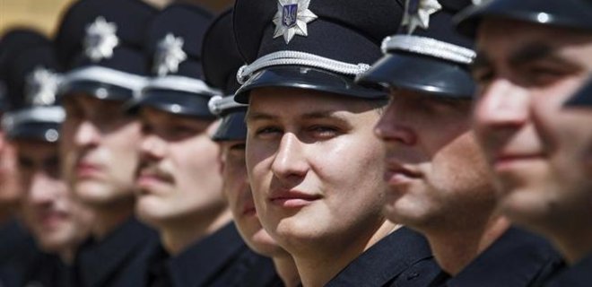 Кабмин утвердил новую форму полицейских и участковых: фото - Фото