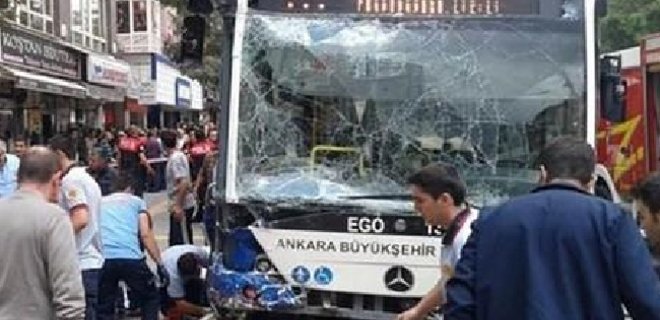 В Турции автобус въехал в остановку - 11 человек погибли - Фото