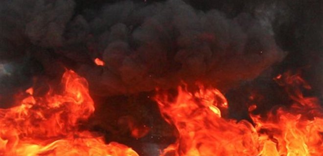 В Николаеве пострадали 2 человека при возгорании бензовоза: видео - Фото