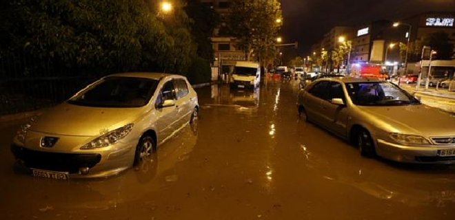 Во Франции шторм и наводнение унесли жизни не менее 10 человек - Фото
