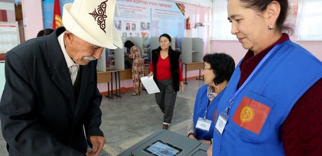 На выборах в Киргизстане лидирует президентская партия - Фото