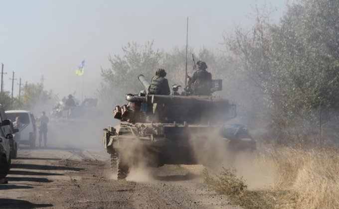 Украина начала отвод танков на 15 км от линии фронта: фото