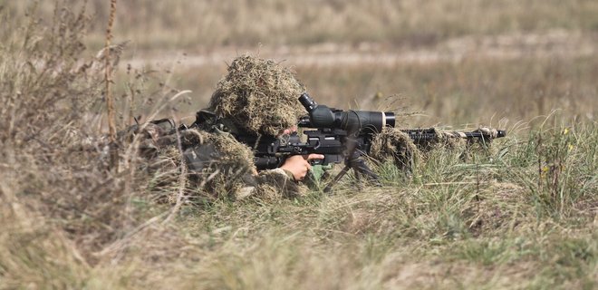 Сутки в Донбассе: обстрелы из тяжелой артиллерии, ранен военный - Фото
