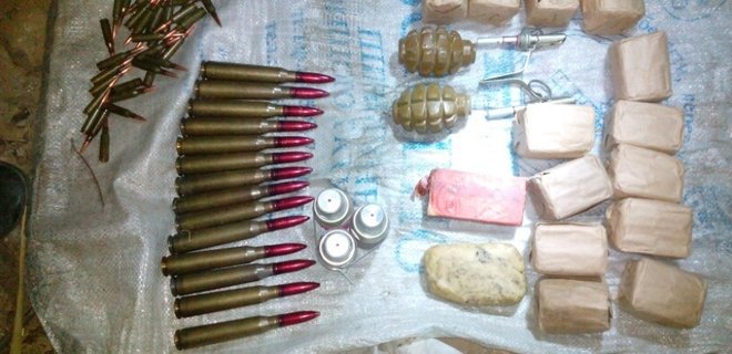 В Донецкой области СБУ обнаружила тайник с пластидом - Фото