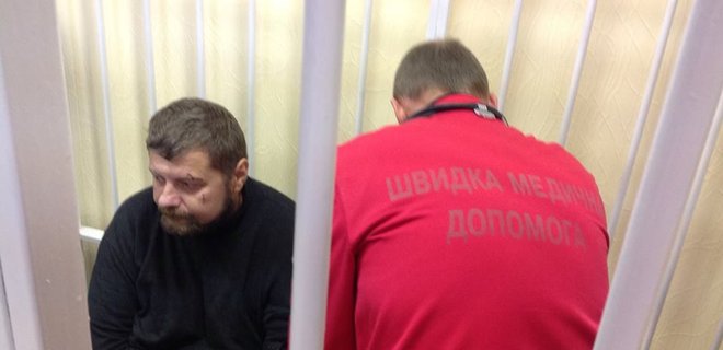 Нардепа Мосийчука из зала суда увезла скорая - Фото