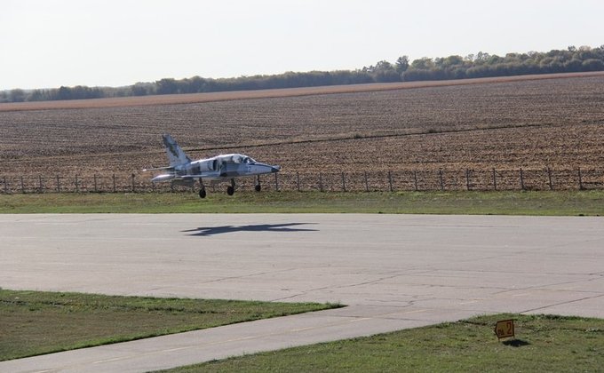 Пилоты ВСУ отработали посадку на внебазовом аэродроме: фото