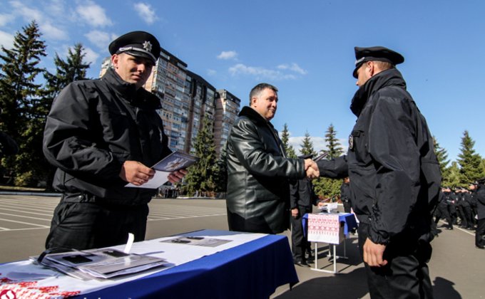 800 полицейских Киева получили офицерские погоны: фоторепортаж