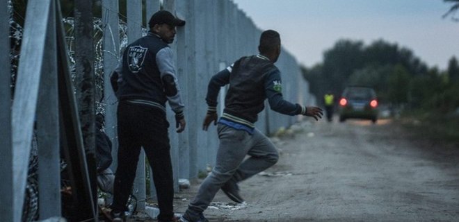 Совбез ООН одобрил операцию ЕС против перевозчиков мигрантов - Фото