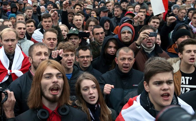 Оппозиция Беларуси вышла на улицы Минска накануне выборов