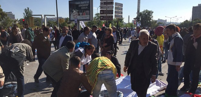 В Турции теракт на акции профсоюзов унес жизни свыше 30 человек - Фото