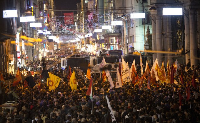 Теракт в Турции: число жертв возросло до 97, в Стамбуле протесты