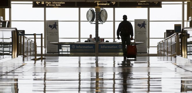 Из-за компьютерного сбоя в США были задержаны десятки рейсов - Фото