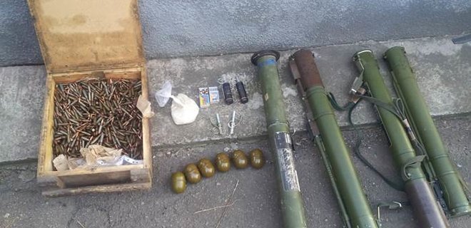 На Донетчине СБУ обнаружила два тайника с оружием боевиков ДНР - Фото
