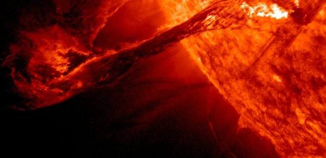Фото дня от NASA: гигантская корональная дыра на Солнце - Фото