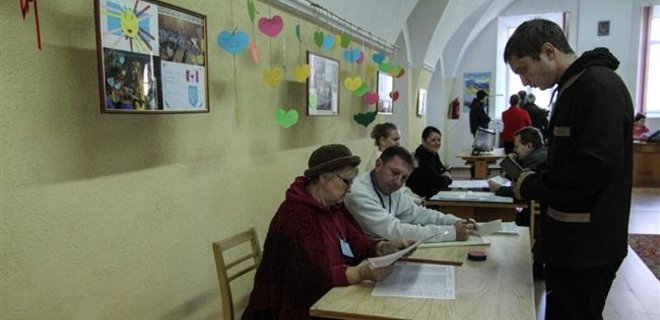 Кому украинцы готовы отдать голоса на местных выборах - опрос - Фото