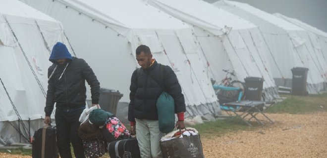 Беженцы хлынули из Венгрии в Словению из-за закрытия границы - Фото