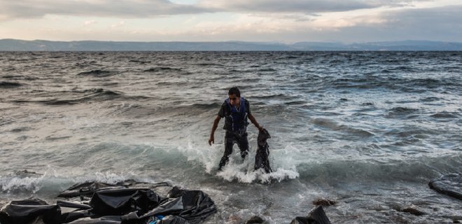 Вблизи Турции затонула лодка с мигрантами: есть погибшие - Фото