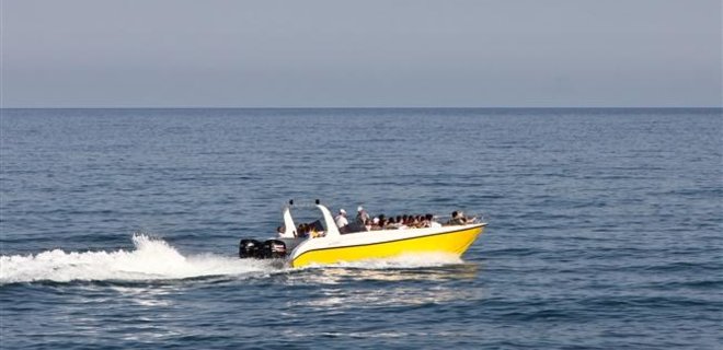 В результате аварии катера в Черном море погибли 12 человек - Фото