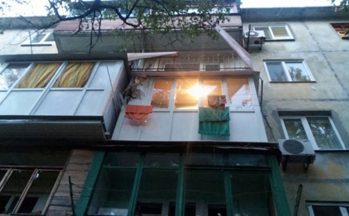 В Мариуполе из гранатомета обстреляли многоэтажный дом: фото