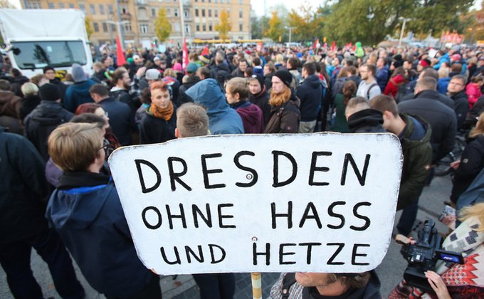 Митинг сторонников и противников антиисламистов в Дрездене: фото