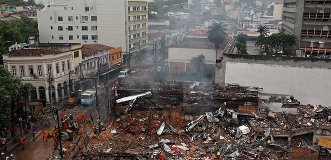 В Рио-де-Жанейро взрыв повредил около 40 домов  - Фото
