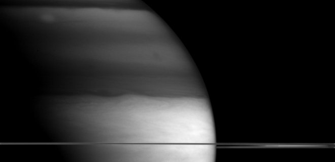 NASA показало фото нестабильного кольца Сатурна - Фото