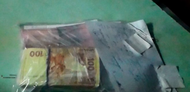 На Николаевщине у главы комиссии нашли деньги и пустые конверты - Фото