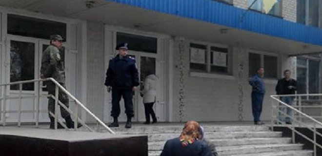На Киевщине женщина умерла на участке сразу после голосования - Фото