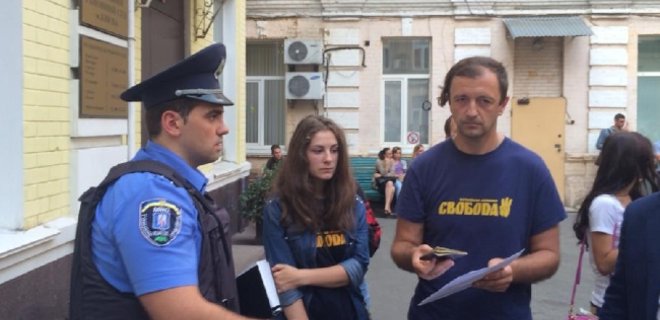 Суд продлил домашний арест свободовцу Леонову - Фото