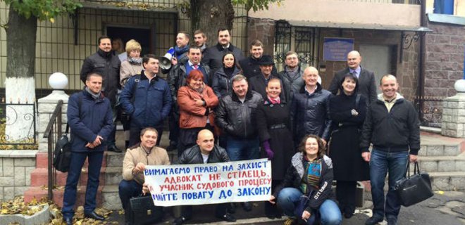 Киевские адвокаты  пикетировали Лукьяновское СИЗО - Фото