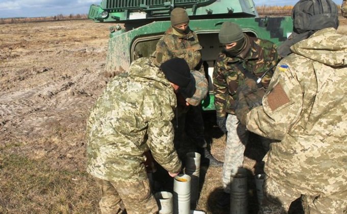 Украинские десантники проводят учения с боевыми стрельбами: фото