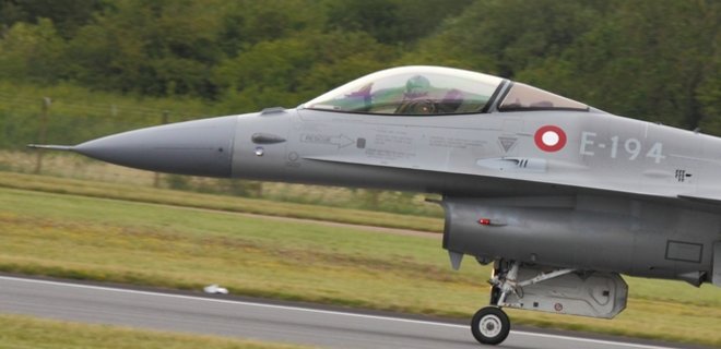 В Северном море разбился датский истребитель F-16 - Фото