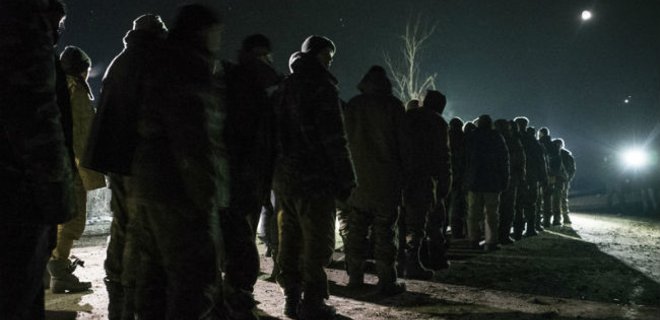 Девять украинских военных освобждены из плена террористов - Фото