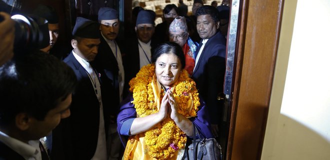 В Непале впервые женщина стала президентом - Фото