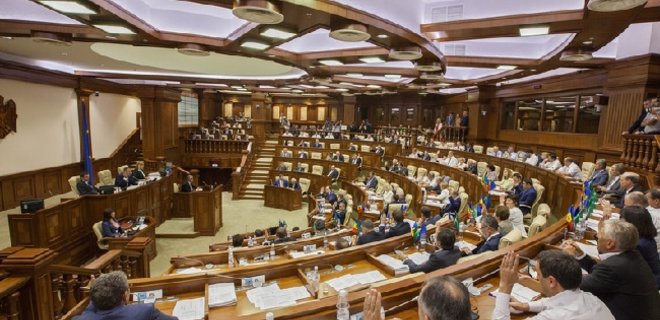 Парламент Молдовы отправил в отставку правительство страны - Фото