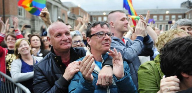 В Ирландии легализовали однополые браки - Фото