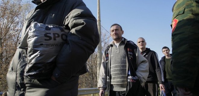 Вскоре могут освободить еще нескольких заложников - нардеп - Фото